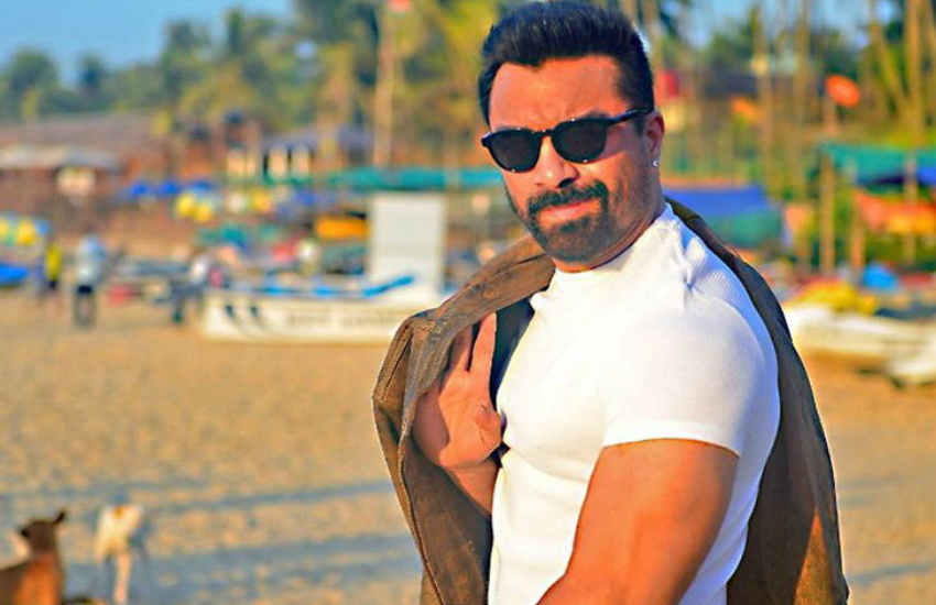 बिग बॉस सीजन 14 के दौरान एजाज़ खान भी कई बार एज शेमिंग फेस किए थे। सिंगर राहुल वैद्य ने एजाज़ खान से कहा था, चाचा भागो मत, उम्र के लिए अच्छा नहीं है, बोलकर कई बार टीज किया था।