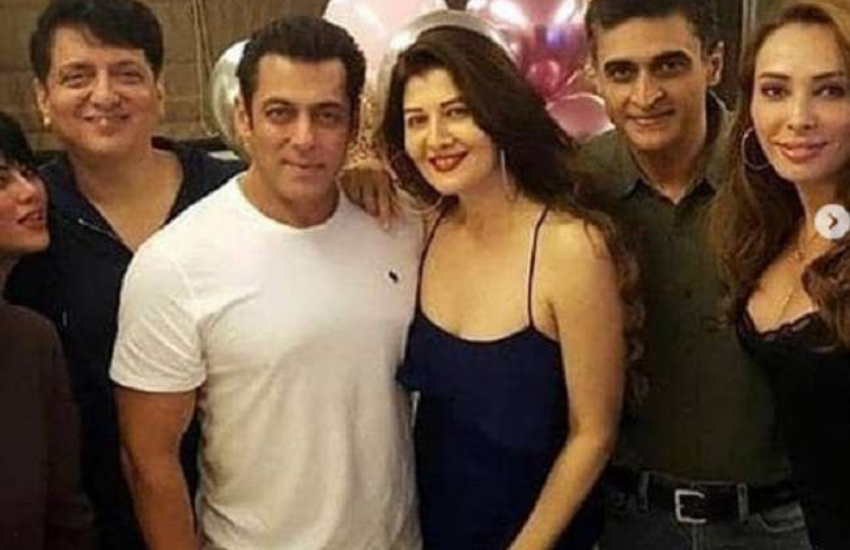 सलमान खान ने कहा कि चार से ज्यादा उनकी कोई गर्लफ्रेंड नहीं रह पाई थी और चार साल ही उनकी गर्लफ्रेंड की एक्सपायरी थी।