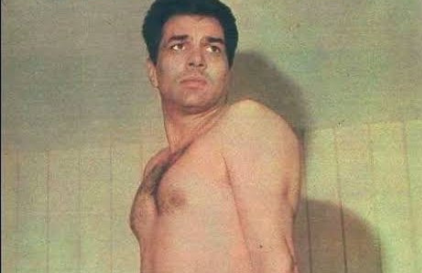 धर्मेंद्र का कहना था कि उन्होंने कभी अपनी बॉडी शो ऑफ करने के लिए शर्ट नहीं खोली थी, बल्कि वह सीन की डिमांड होती थी।