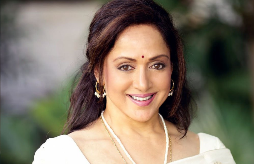 बस इस बात से मनोज इतना नाराज हुए कि हेमा को पूरे दिन सेट पर बिठाए रखा, लेकिन उनका कोई सीन शूट नहीं किया। इसे भी पढ़ें- जब हेमा मालिनी को सोने से लगने लगा था डर, अपने ही घर में महसूस होती थी निगेटिविटी