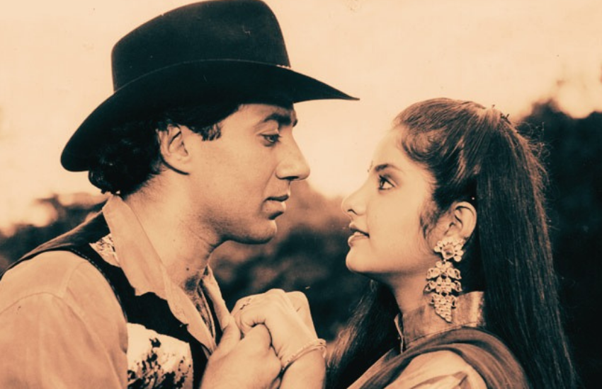 साल 1992 में दिव्या ने सनी देओल के ऑपोजिट फिल्म 'विश्वात्मा' से डेब्यू किया था। इस फिल्म का गाना 'सात समुंदर पार मैं तेरे पीछे-पीछे आ गई' इतना हिट हुआ था कि दिव्या बाॅलीवुड में छा गई थीं। इस फिल्म के बाद दिव्या के पास फिल्मों के तमाम ऑफर आने लगे थे, लेकिन शायद दिव्या की किस्मत में बॉलीवुड में राज करना लंबा नहीं लिखा था। 5 अप्रैल 1993 को अंधेरी वेस्ट मुंबई के वर्सोवा स्थित तुलसी अपार्टमेंट की पांचवी मंजिल की बालकनी से गिरने के कारण दिव्या की हो गई थी।