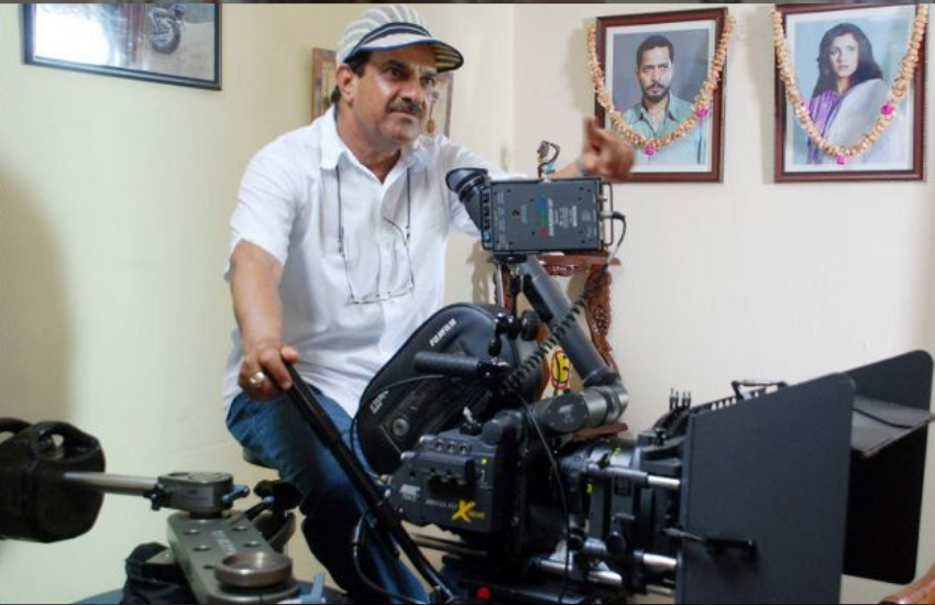 बॉलीवुड की कई फिल्में राजकुमार ने मेहुल कुमार के डायरेक्शन में की थीं और ऐसी ही एक फिल्म थी, 'मरते दम तक'। इसे भी पढ़ें-शादीशुदा इस एक्ट्रेस को जब राजकुमार ने कर लिया था किस, पति ने ऐसे दिखाई थी नाराजगी