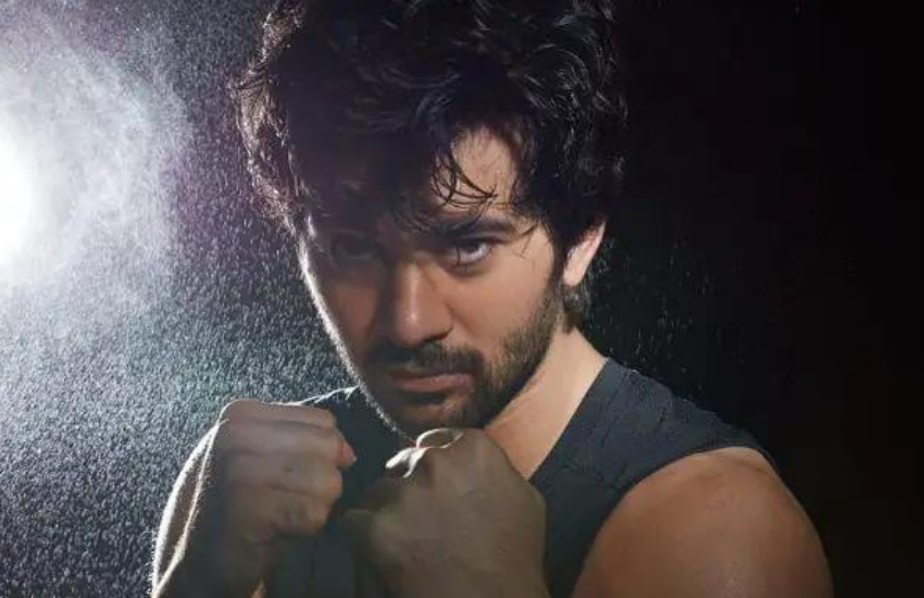बॉलीवुड एक्टर धर्मेंद्र (Dharmendra) के पोते करण देओल (Karan Deol) अपने पिता सनी देओल (Sunny Deol) की तरह ही खुद को शर्मीला और संकोची बताते रहे हैं, लेकिन बॉलीवुड एक्टर, प्रोड्यूसर और राइटर कमाल राशिद खान(Kamaal Rashid Khan) को करण का व्यवहार पसंद नहीं आया था और एक बार अपना गुस्सा उन्होंने ट्ववीट कर निकाल दिया था। हालांकि, बाद में उन्होंने उस ट्वीट को डिलीट कर दिया था, लेकिन उस ट्वीट के स्क्रीनशॉट वायरल हो गए थे।