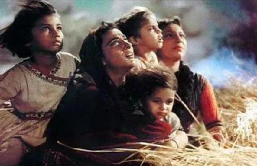 मन्ना डे, मोहम्मद रफ़ी, शमशाद बेगम और आशा भोसले को इस गाने के लिए डॉयरेक्टर ने फाइनल किया था और चारों ने अपनी आवाज में गाना गा भी दिया था।