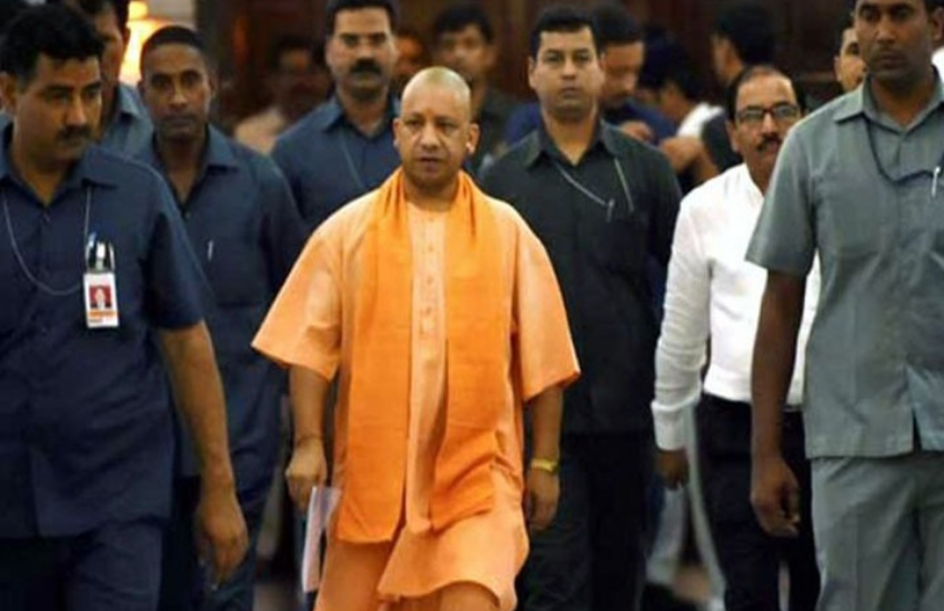योगी की जेड प्लस सुरक्षा का एक स्तर बढ़ाते हुए सुरक्षा एजेंसियों ने उन्हें सीआईएसएफ कमांडो की टुकड़ी दी है। ये टुकड़ी उनके साथ हमेशा साए की तरह रहती है।