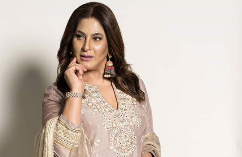 सिद्धू से रिप्‍लेस करने पर उन्होंने कहा कि यदि ऐसा होता है तो इसमें फेयर या अनफेयर की बात नहीं है। जितना वक्‍त और एपिसोड मेरे लिए ऊपरवाले ने लिखा है, कुर्सी पर, उसे न आप, न मैं, न कोई पॉलिटिक्‍स या पॉलिटिकल पार्टी नहीं छीन सकती है।