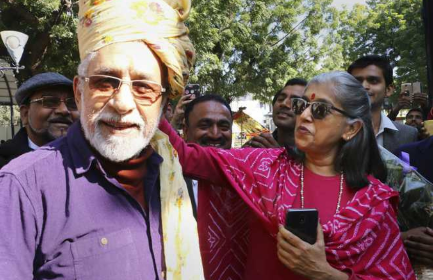 नसीरुद्दीन शाह ने बताया कि जब वह पहली बार जब अम्मी से इस बात का ज़िक्र किया था कि वह एक हिंदू लड़की से शादी करने का इरादा कर रहे हैं तो उन्होंने पूछा कि तुमने क्या उसको इस्लाम क़ुबूल करने को कहा है, क्या वह इस्लाम क़ुबूल करने पर तैयार है?