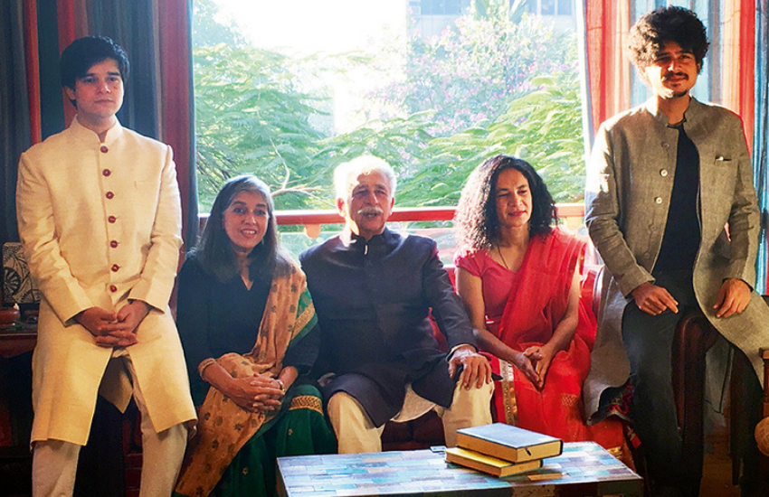 नसीरुद्दीन शाह की ये बायोग्राफी करीब छह साल पहले आई थी, लेकिन इसकी चर्चा तब ज्यादा होने लगी जब एक्टर ने एनआरसी का विरोध किया और भारतीय मुस्लमानों से जुड़ी कई बातें कह दी थीं।