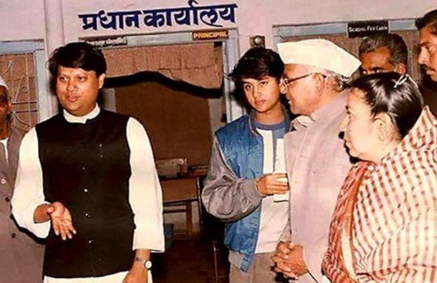 दिग्विजय ने बताया कि माधवराव ने उनसे कहा था कि दो लोग हैं जिनकी विनम्रता उनकी जान ले लेती है। दिग्विजय ने दोनों का जब नाम पूछा तो माधवराव ने कहा कि एक वो और दूसरी उनकी मां।
