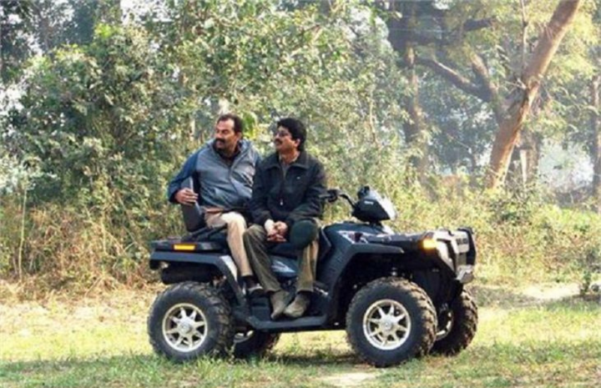 मायावती की सरकार गिरते ही मुलायम की सरकार आई और राजा भैया पर से सारे ही केस मुलायम सरकार ने हटा दिए। इसे भी पढ़ें- राजा भैया के 600 एकड़ में फैले तालाब पर जब मायावती ने जमाया था कब्जा, मुलायम का साथ भी नहीं आया था काम