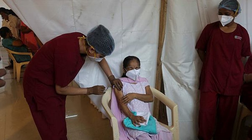 सरकार ने बताए कोरोना वैक्सीन से संबंधित आंकड़े। फोटो- एक्सप्रेस By गणेश शिरशेखर