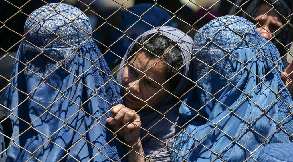 Afghan women, Taliban, Afghanistan, तालिबान में महिलाओं पर अत्याचार, तालिबान न्यूज़, what taliban do with woman, what taliban do with girl, taliban rules for women, afghan women under taliban, afghan women taliban, afghan women protest, afghan women news, afghan mp, jansatta