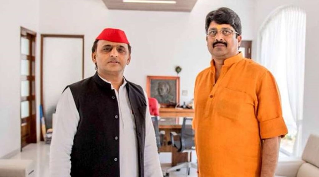 UP News, Raja Bhaiya With Akhilesh Yadav