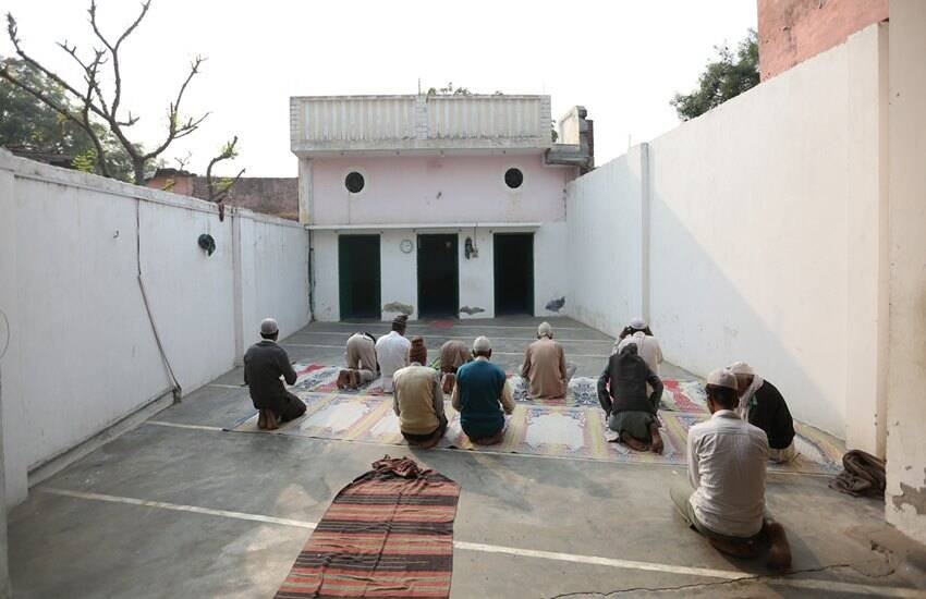 viral video of aligarh madarsa, aligarh madarsa viral video, up crime, aligarh police, aligarh crime