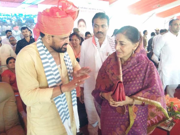 गरिमा सिंह ने तब बताया था कि उनके नाम पर कुल संपत्ति करीब साढ़े तीन करोड़ रुपए की है। गरिमा सिंह ने अपने हलफनामे में ये भी बताया था कि उनके पास लगभग पैंतीस हजार रुपए की कीमत की डीबीएल गन भी है।