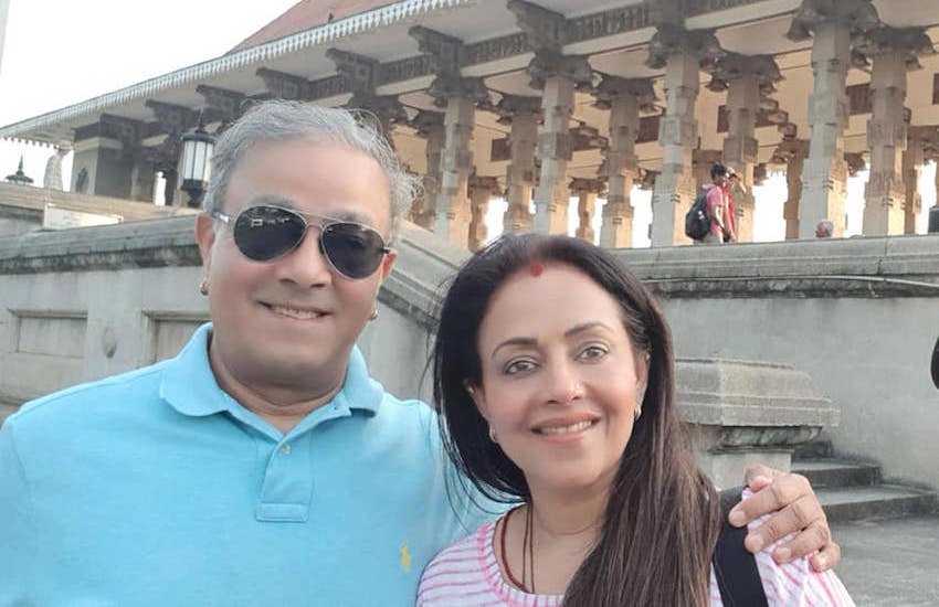 संजय सिंह अमेठी राजघराने के हैं। सालों तक कांग्रेस में रहे। केंद्र और राज्य में मंत्री भी रहे। संजय सिंह अब बीजेपी में हैं। संजय सिंह ने दो शादियां की। उनकी दूसरी पत्नी अमीता मोदी हैं। अमीता गैर राजपूत हैं।