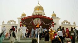 कोरोना नियमों के उल्लंघन का हवाला देते हुए एसडीएम ने बंगला साहिब गुरुद्वारा बंद करने का दिया आदेश, अकाली नेता ने की अधिकारी पर कार्रवाई की मांग