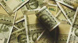 बिहार: वृद्धावस्था पेंशन चेक कराने पहुंचे किसान के खाते में अचानक आए 52 करोड़, सरकार से की थोड़े रुपए अकाउंट में ही छोड़ने की मांग