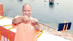 आप तो अच्छा जीवन जी रहे हैं- CM योगी ने बताया जीवन का मंत्र तो पूर्व IAS यूपी का ज़िक्र कर मारने लगे ताना