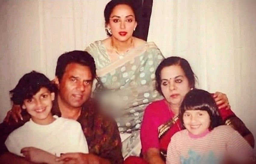 धीरे-धीरे धर्मेंद्र की सास ने इन सब जिम्मेदारियों से खुद को अलग कर लिया। अब उनके साथ हमेशा एक नर्स रहती जो उनकी देखभाल करती।