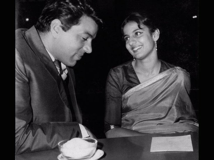 दरअसल 1965 में अपने जमाने की फेमस एक्ट्रेस तनुजा ने धर्मेंद्र को थप्पड़ मार दिया था। वह धर्मेंद्र के फ्लर्ट से परेशान हो गई थीं। तनुजा ने खुद एक इंटरव्यू में वो किस्सा सुनाया था।