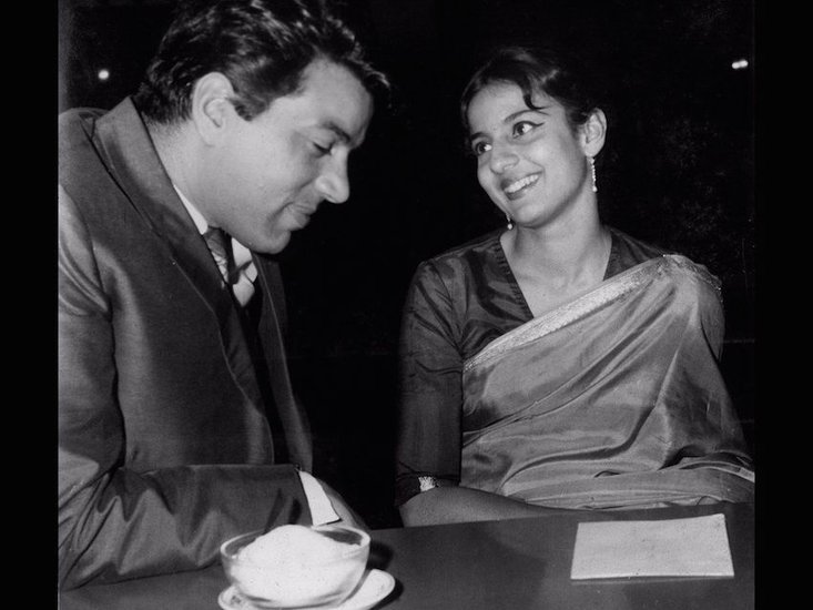 बात 1965 की है। तब धर्मेंद्र शादीशुदा थे। सनी देओल की उन दिनों करीब 5 साल रही होगी। तनुजा अकसर धर्मेंद्र के घर जाया करतीं और सनी की मां प्रकाश कौर से खूब बातें भी करतीं। (यह भी पढ़े: प्रेग्नेंसी के बाद जब डिप्रेशन में आ गई थीं सनी देओल की सौतेली बहन ईशा देओल, धर्मेंद्र-हेमा मालिनी को लगा था झटका )