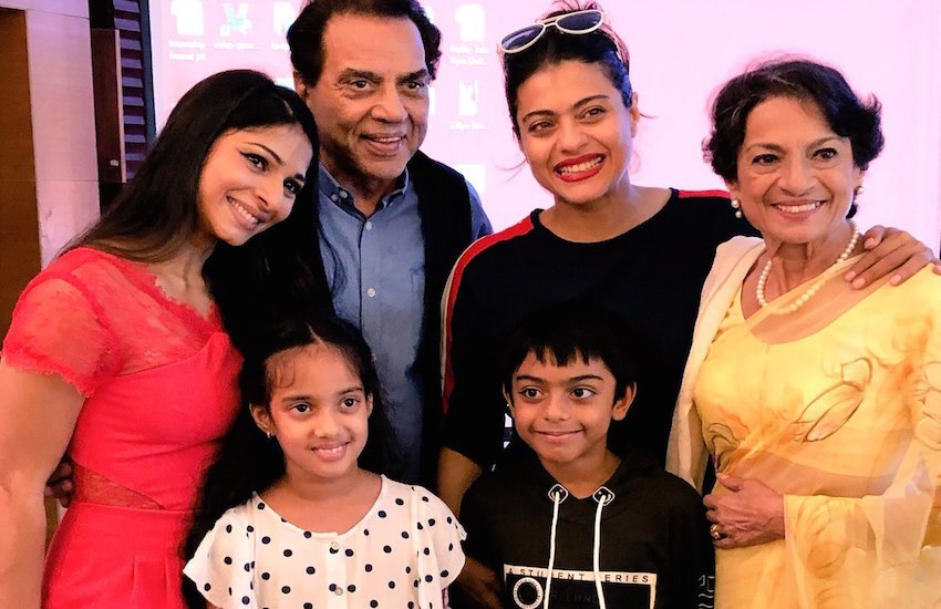 Dharmendra : धर्मेंद्र बॉलीवुड के बड़े एक्टर हैं। उन्होंने अपने करियर में शोले जैसी कई ब्लॉकबस्टर फिल्में दी हैं। सनी देओल (Sunny Deol) और बॉबी देओल (Bobby Deol) के पिता धर्मेंद्र का नाम सबसे ज्यादा फ्लर्ट करने वाले बॉलीवुड एक्टर के तौर पर भी लिया जाता है। कई अभिनेत्रियां इस बात को कह चुकी हैं। एक बार हेमा मालिनी (Hema Malini)  की करीबी दोस्त और काजोल (Kajol) की मां तनुजा (Tanuja) ने तो धर्मेंद्र के फ्लर्ट से तंग आकर उन्हें थप्पड़ जड़ दिया था। आइए जानते हैं क्या था पूरा मामला: