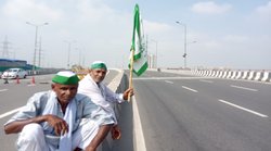 आंदोलनरत किसानों के ‘भारत बंद’ के कारण धीमी हुई रफ्तार, दिल्ली-गुरुग्राम में जाम से बुरा हाल, कारों की लंबी लाइनें, कई ट्रेनें भी प्रभावित
