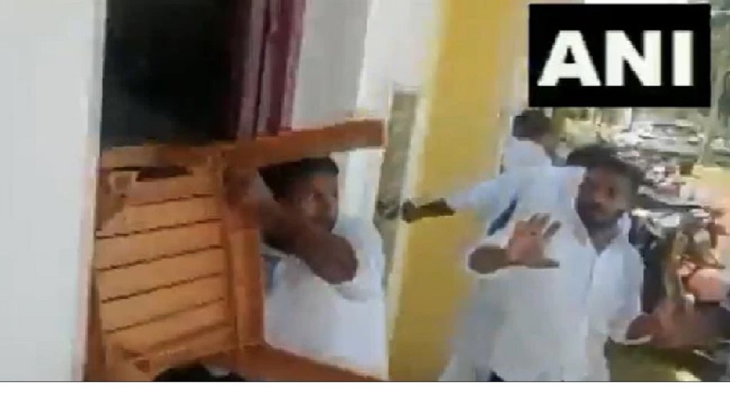कांग्रेस की बैठक में चल गईं कुर्सियां, जमकर बवाल, सांसद कार्ति चिदंबरम भी थे मौजूद (Photo- ANI)