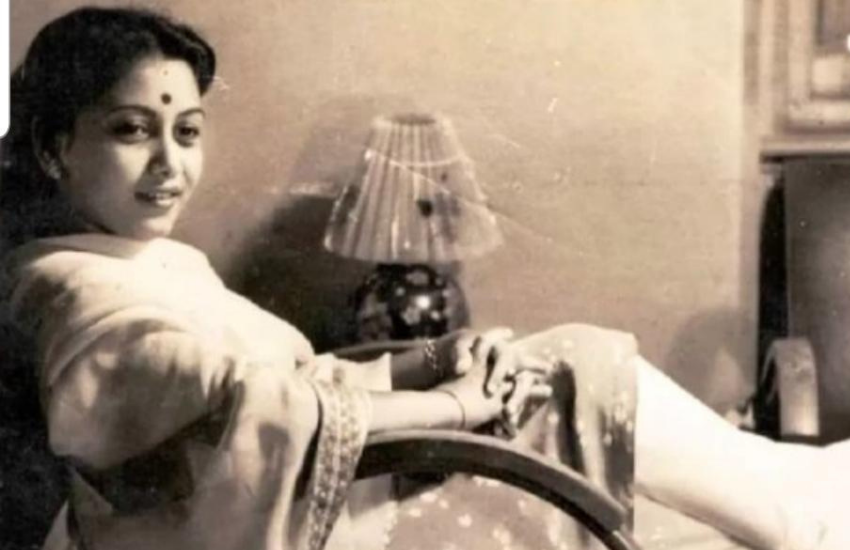 गोविंदा की मां साध्वी बन गईं थी और सात्विक जीवन के लिए अपने पति से अलग रहने लगी थीं, लेकिन इसी बीच उन्हें अपनी प्रेग्नेंसी का पता चला था।