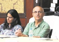 एक्टिविस्ट हर्ष मंदर के घर और दफ्तर में ईडी की रेड पर बिफरे बुद्धिजीवी, बोले- ये आवाज दबाने की कोशिश