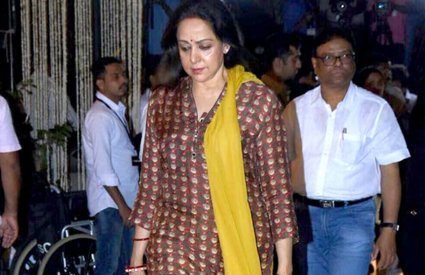 हेमा का कहना था कि वह भी इस साजिश से वाकिफ थीं, लेकिन डायरेक्टर और मां के बीच फंसने से बेहतर उन्हें भी यही लगता था कि शूटिंग देर शाम हो रखी जाए।