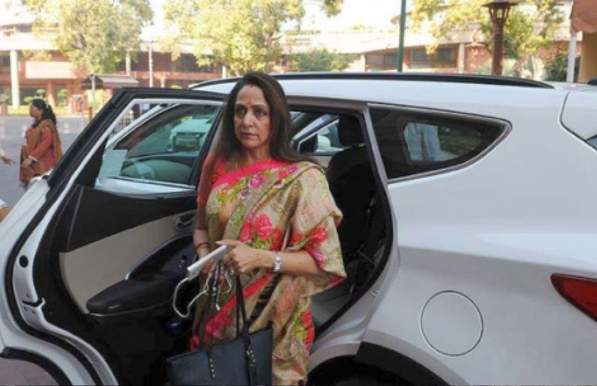 हेमा ने कहा कि उस वक्त सनी ने उनके डॉक्टर, दवा और देखरेख का पूरा ख्याल रखा था और वह जब तक सुनिश्चित नहीं हो गए कि मेरा इलाज सही हो रहा है वह शांत नहीं बैठे।