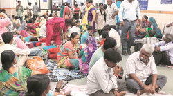 यूपी के फिरोजाबाद में बुखार से 120 मौतें: पिता का दर्द- चार घंटे तक अस्पताल में दाखिले के लिए करते रहे इंतजार, आंखों के सामने चली गई पांच साल की बेटी