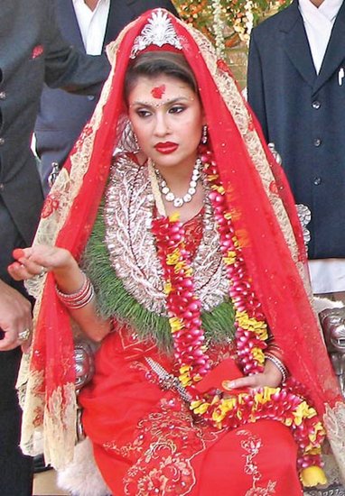 बाद में 2004 में देवयानी ने लंदन स्कूल ऑफ इकोनॉमिक्स से दूसरी बार मास्टर डिग्री हासिल की। पढ़ाई के बाद वह नौकरी करने लगीं। देवयानी ने यूएन के लिए भी काम किया है।  ( यह भी पढ़ें: ज्योतिरादित्य की बहन से मुलायम की बहू तक: राजघराने में हुआ जन्म, राजनेताओं से रचाई शादी )