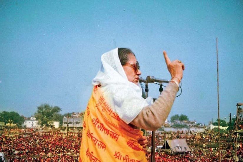 राजमाता विजयाराजे सिंधिया के सामने जरूर धर्मसंकट था, क्योंकि वे भाजपा में अटल बिहारी के साथ थीं और दूसरी ओर उनका पुत्र माधवराव चुनाव में खड़ा था। ऐसे में उन्होंने ग्वालियर की जनता से यही अपील की कि एक ओर पूत है और दूसरी ओर सपूत, फैसला आपके हाथ में हैं। (यह भी पढ़ें: प्रेग्नेंसी में ही हो गया था तलाक, वसुंधरा राजे के बेटे की पिता से 29 साल तक चली लड़ाई )