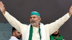 जब राकेश टिकैत ने मंच से लगवाए अल्लाह हू अकबर और हर हर महादेव के नारे, कहा – दंगा कराने वालों को नहीं देंगे यूपी की जमीन