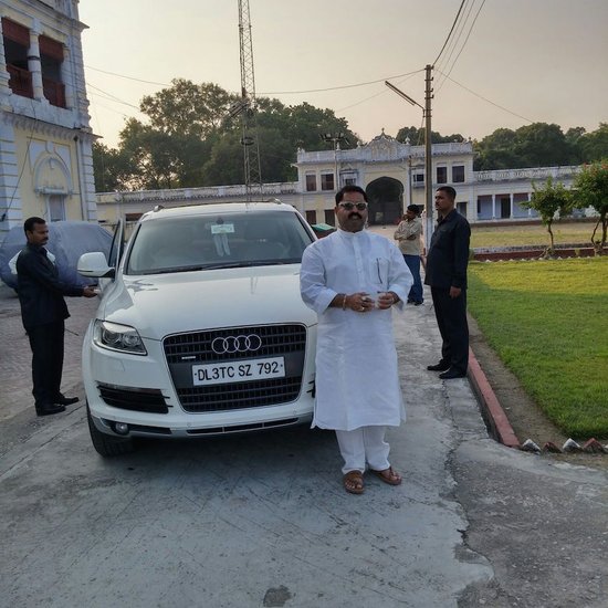 गोंडा में कर्नलगंज से बीजेपी एमएलए अजय प्रताप सिंह बरगड़ीकोट रियासत से हैं। अजय प्रताप सिंह के पास 1 लाख की एक इंग्लिश राइफल, 1.5 लाख की एक पिस्टल, 70 हजार की पंप एक्शन एसबीबीआई गन, 1 लाख की दो एनपी बोर पिस्टल और 40 हजार की एक एसबीबीएल राइफल है।