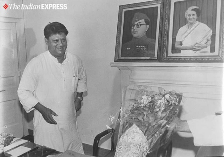 Madhavrao Scindia :  माधवराव सिंधिया ग्वालियर राजघराने से संबंध रखते थे। वर्तमान में केंद्रीय मंत्री ज्योतिरादित्य सिंधिया (Jyotiraditya Scindia) उनके बेटे और राजस्थान की सीएम रह चुकीं वसुंधरा राजे (Vasundhara Raje) उनकी बहन हैं। माधवराव कांग्रेस पार्टी के दिग्गज राजनेता होने के साथ ही BCCI के अध्यक्ष भी हुआ करते थे। एक बार उन्होंने भारतीय क्रिकेट टीम के कुछ क्रिकेटर संग डकैती और किडनैपिंग का स्वांग रच दिया था। 