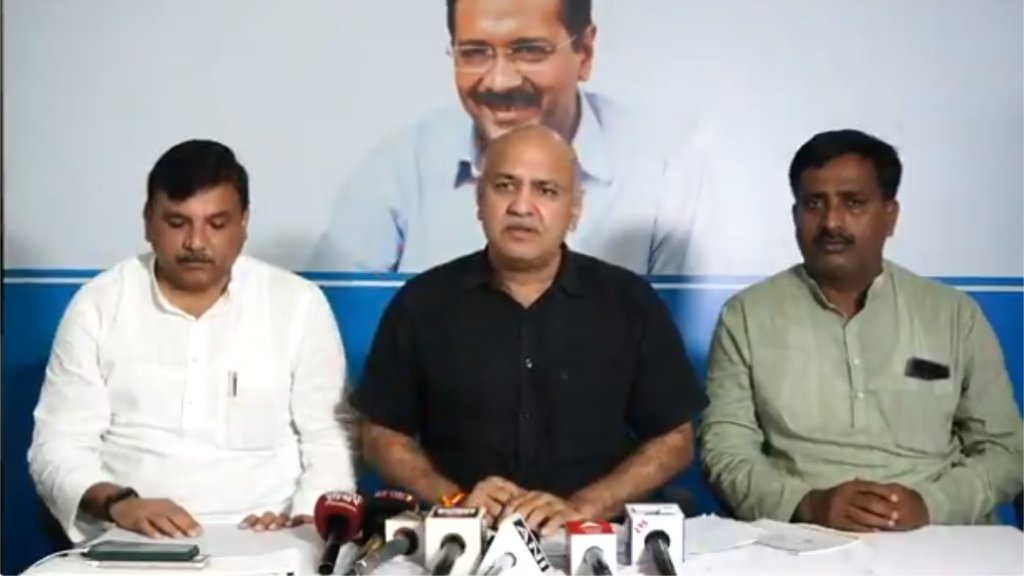 दिल्ली के उपमुख्यमंत्री मनीष सिसोदिया ने लखनऊ में कहा कि अगर आगामी विधानसभा चुनाव में आप की सरकार बनती है तो 24 घंटे के अंदर 300 यूनिट बिजली सभी उपभोक्ताओं को मिलने लगेगी। (फोटो: ट्विटर/ AamAadmiParty )