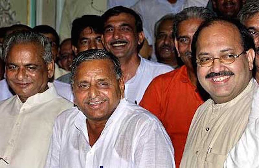 मुलायम सिंह यादव मौजूदा समय में मैनपुरी से लोकसभा सांसद हैं।(यह भी पढ़ें: ‘अखिलेश की शादी की हर फोटो में है ये दलाल’, जब डिंपल यादव के बयान पर अमर सिंह ने यूं किया था पलटवार )