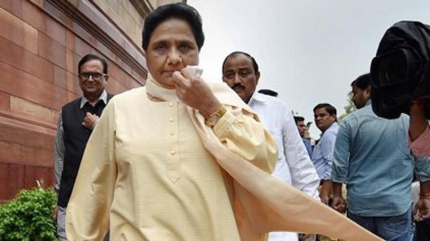 आखिरी बार वह 2007 से 2012 तक राज्य की मुख्यमंत्री रहीं। तब चुनाव आयोग को दिये हलफनामे में बसपा चीफ ने अपनी संपत्ति 87.25 करोड़ रुपए घोषित की थी। (यह भी पढ़ें: मायावती से भी अमीर हैं BSP के ये विधायक, जानिए कौन हैं सबसे ज्यादा संपत्ति वाले यूपी के 7 MLA) 