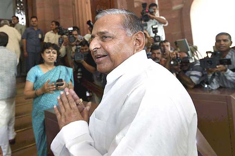 मुलायम सिंह यादव आखिरी बार 2003 से 2007 तक सूबे के सीएम रहे। तब 2004 में मुलायम सिंह यादव ने चुनाव आयोग को अपनी संपत्ति करीब सवा करोड़ रुपए बताई थी।(यह भी पढ़ें: अखिलेश यादव से मायावती और मुलायम तक, यूपी के इन 8 नेताओं के नाम नहीं कोई अपनी कार )