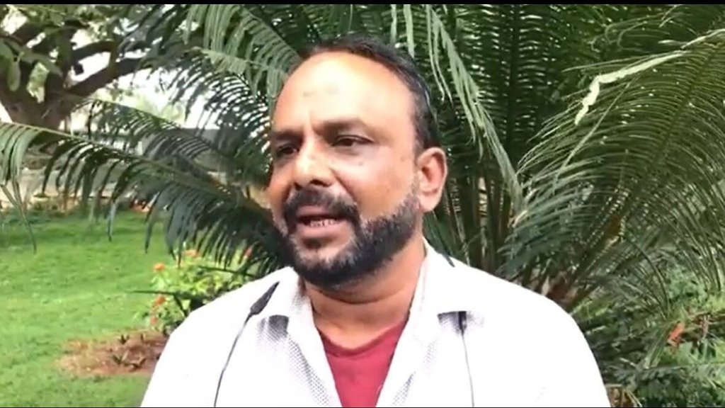 कर्नाटक के मैसूर में दक्षिणपंथी समूह द्वारा आयोजित एक विरोध प्रदर्शन को कवर करने पहुंचे स्थानीय उर्दू अख़बार के संपादक मोहम्मद सफ़दर कैसर के साथ कार्यकर्ताओं ने मारपीट की। (एक्सप्रेस फोटो)