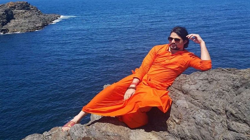 अब नरेंद्र गिरी के निधन और आनंद गिरी पर अपने गुरु की हत्या के आरोपों के साथ इस अध्याय पर विराम लग गया है।