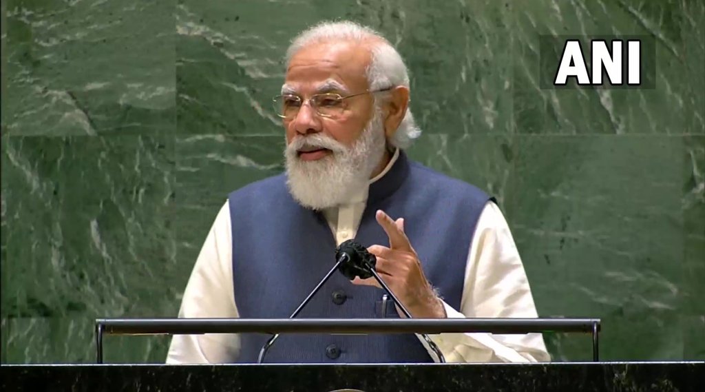 संयुक्त राष्ट्र महासभा के 76वें सत्र के दौरान प्रतिनिधियों को संबोधित करते हुए प्रधानमंत्री मोदी ने आतंकवाद के मुद्दे पर पाकिस्तान का बिना नाम लिए हुए जमकर लताड़ा। (फोटो: एएनआई)