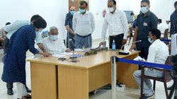 बाढ़ विस्थापितों को जमीन के नाम पर मिला कागज, मुआवजा के बदले मांग रहे पैसा, जनता की शिकायतें सुन अफसरों पर तमतमाए सीएम नीतीश कुमार