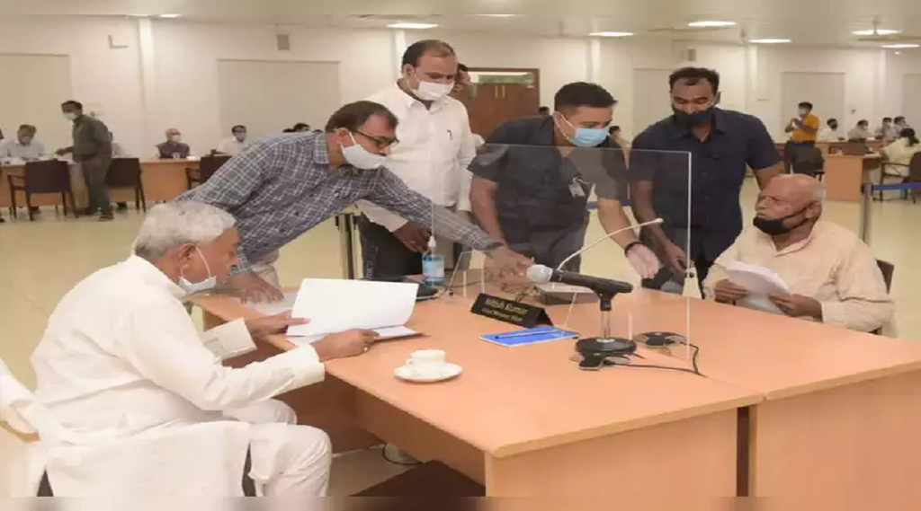 nitish kumar,CM Nitish kumar, janta darbar video, nitish kumar janta darbar schedule, nitish kumar janta darbar, nitish kumar janta dabar news, janta ke darbar me mukhyamantri, gopalganj news, kushinagar news, बिहार समाचार, नीतीश कुमार का जनता दरबार, नीतीश कुमार, जनता के दरबार में मुख्यमंत्री, nitish kumar janta darbar video, nitish kumar janta darbar schedule, nitish kumar janta darbar, nitish kumar janta dabar news, janta ke darbar me mukhyamantri, bihar news, Patna News, Patna News in Hindi, Latest Patna News, Patna Headlines, jansatta