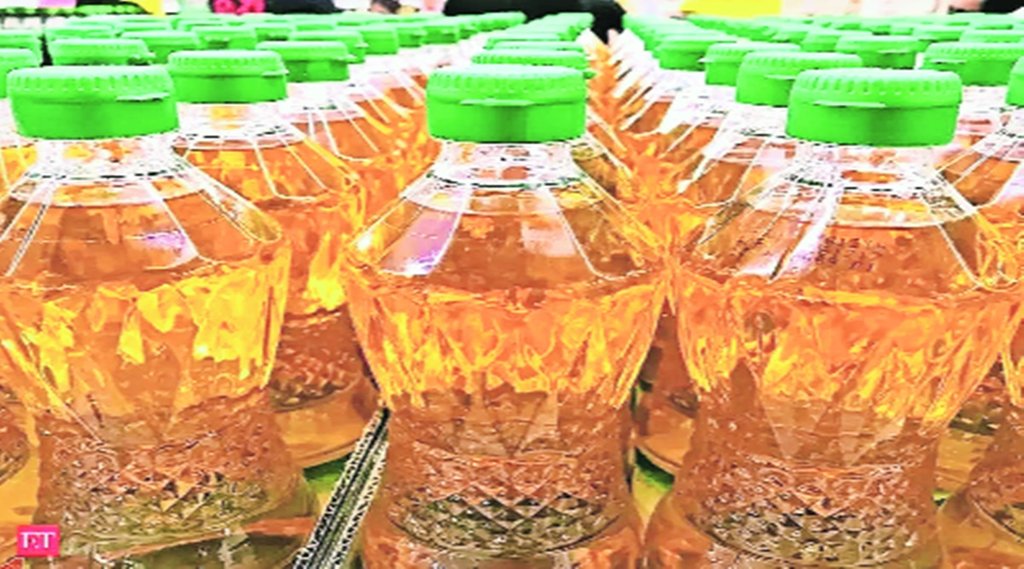सरसों तेल का मूल्‍य बढ़ने से लोग परेशान।