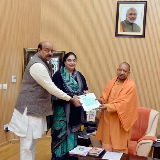 हालांकि 2017 के विधानसभा चुनाव में पक्षलिका सिंह ने समाजवादी पार्टी का साथ छोड़ दिया और बीजेपी में शामिल हो गईं।